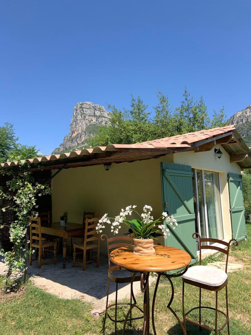 Maisonnette au calme avec jardin House in French Riviera