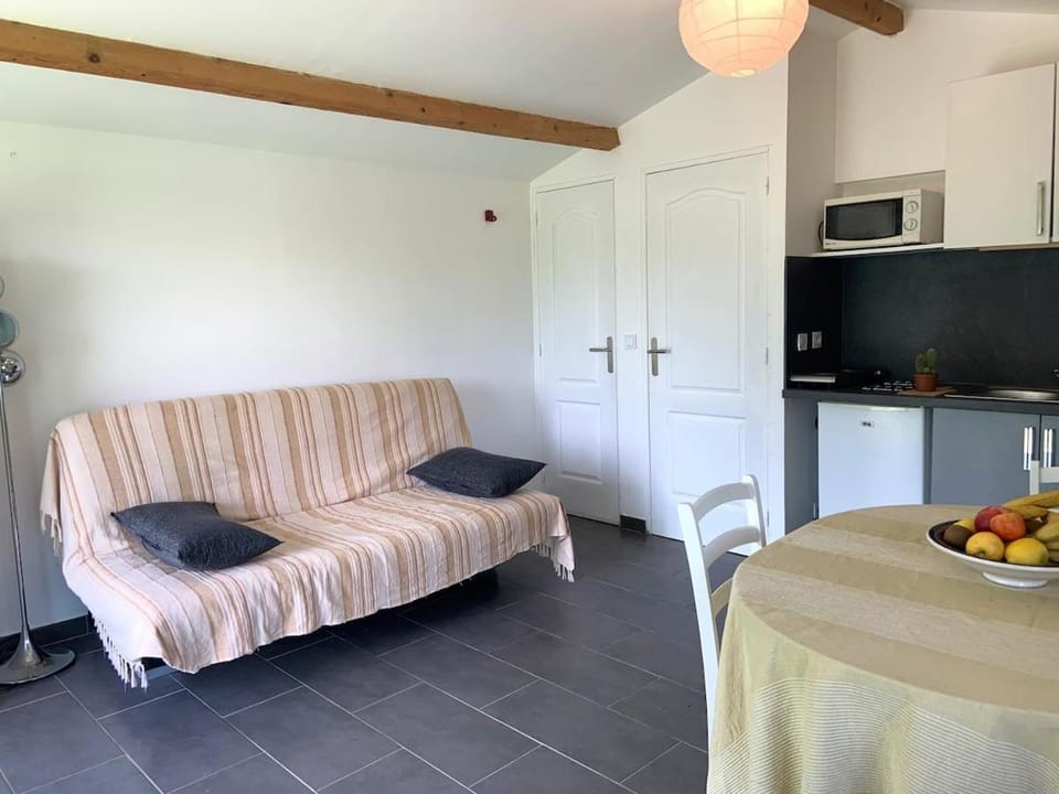 Maisonnette au calme avec jardin House in French Riviera