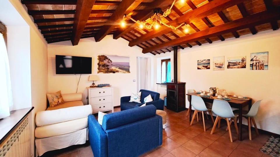 Communal lounge/ TV room, Bed, TV and multimedia, View (from property/room), Living room, Seating area, Dining area, heating, internet