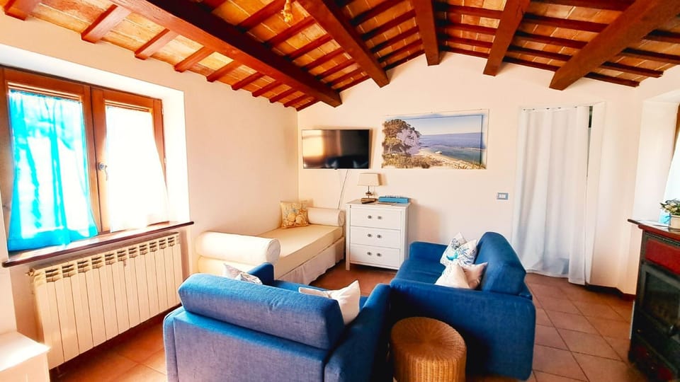 Communal lounge/ TV room, Bed, TV and multimedia, View (from property/room), Living room, Seating area, heating, internet