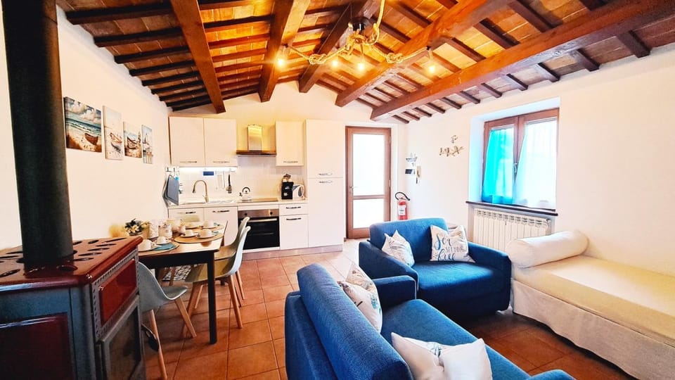 Communal lounge/ TV room, Bed, Coffee/tea facilities, View (from property/room), Kitchen or kitchenette, Living room, Seating area, Dining area, heating, internet, oven, stove