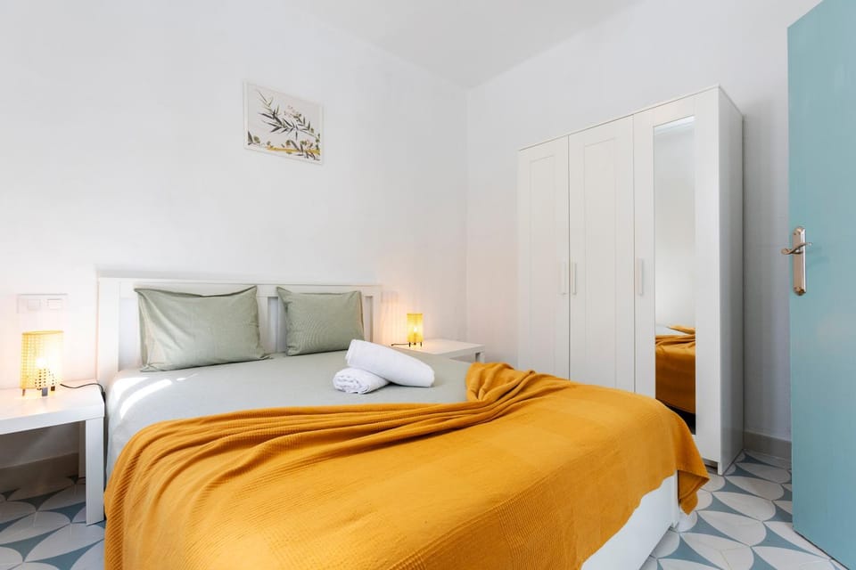 Bed, Photo of the whole room, Bedroom, towels, wardrobe