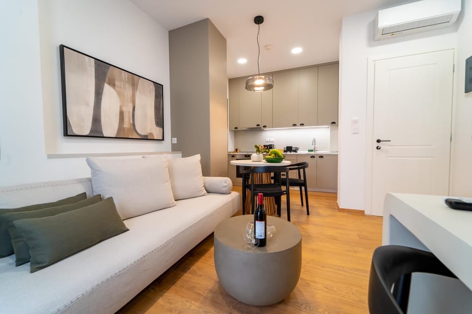 Kitchen or kitchenette, Seating area, Dining area