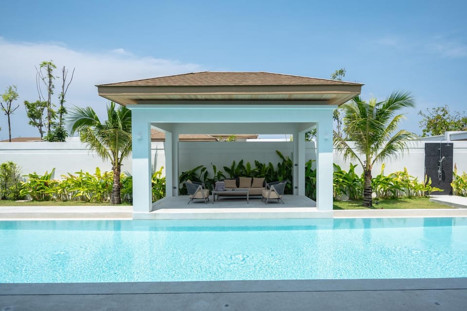 Garden, Pool view, Swimming pool, sunbed