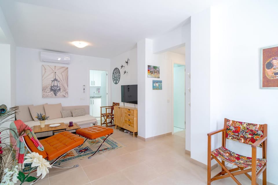 Communal lounge/ TV room, Living room