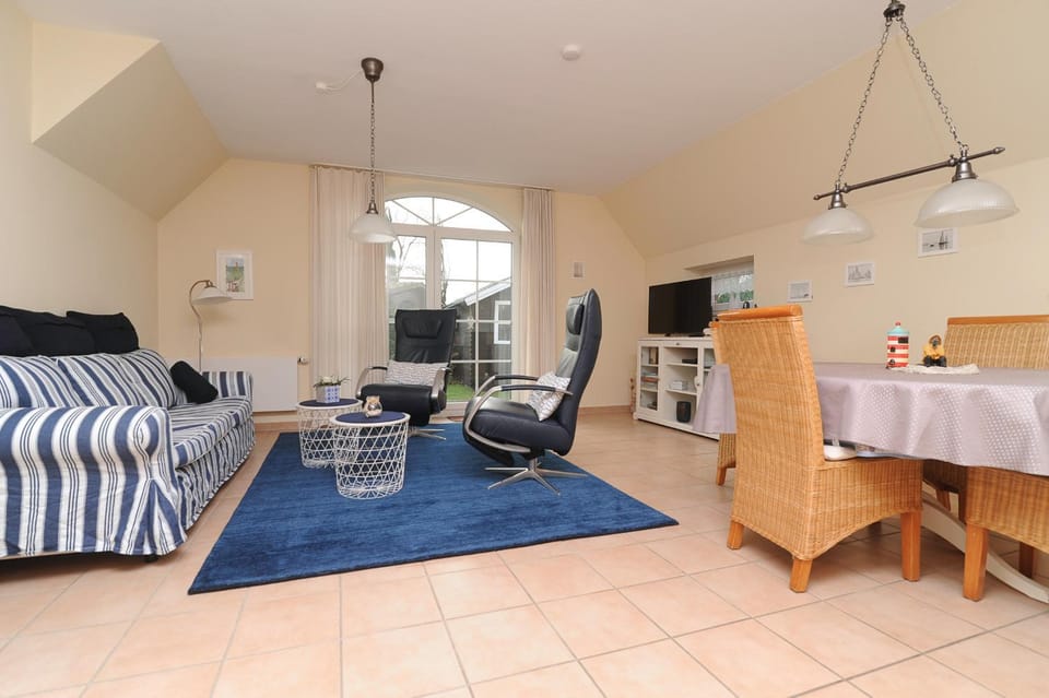 TV and multimedia, Living room, Dining area