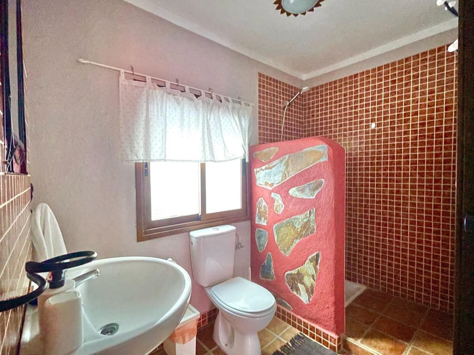 Shower, Toilet