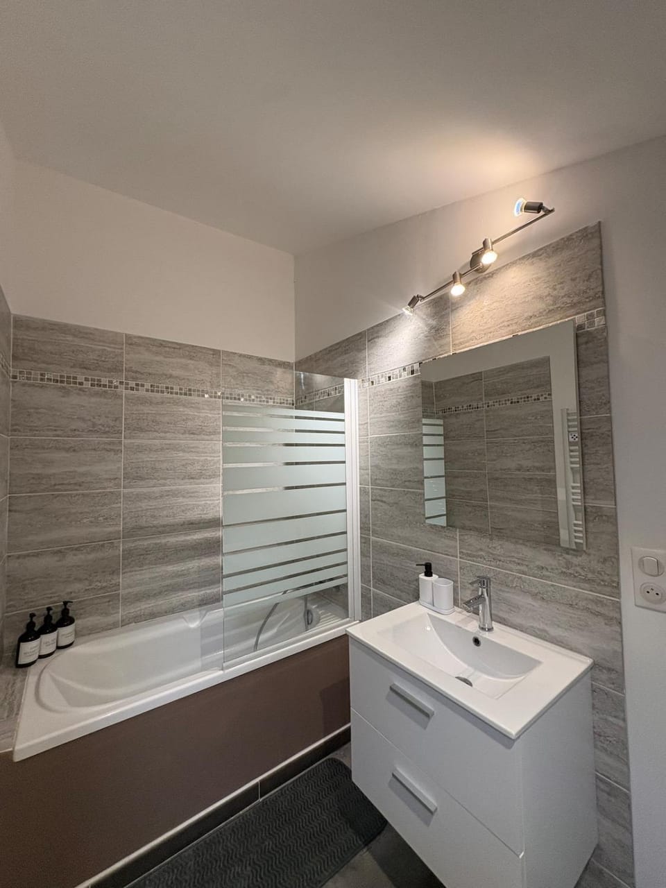 Logement au cœur du village Apartment in French Riviera