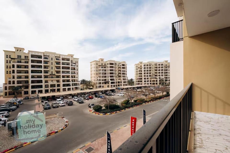 Private Beach 1BR-Yacht Club-Work Space-Pool-Gym Apartment in Ras al Khaimah