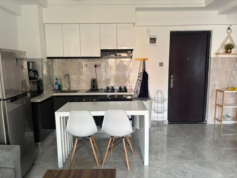 Kitchen or kitchenette, Dining area, stove
