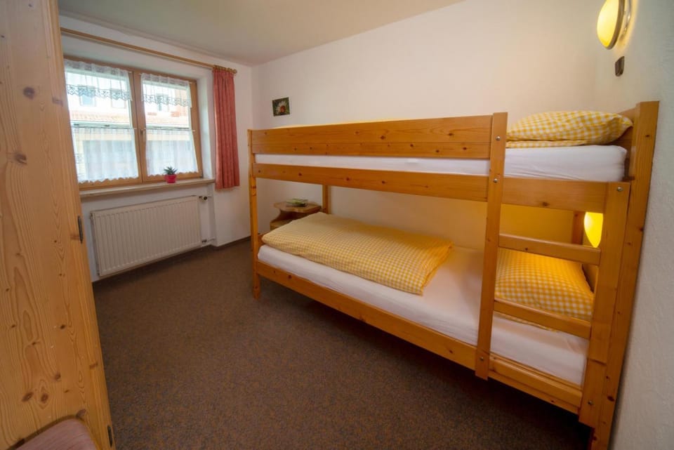 Bed, Bedroom, bunk bed