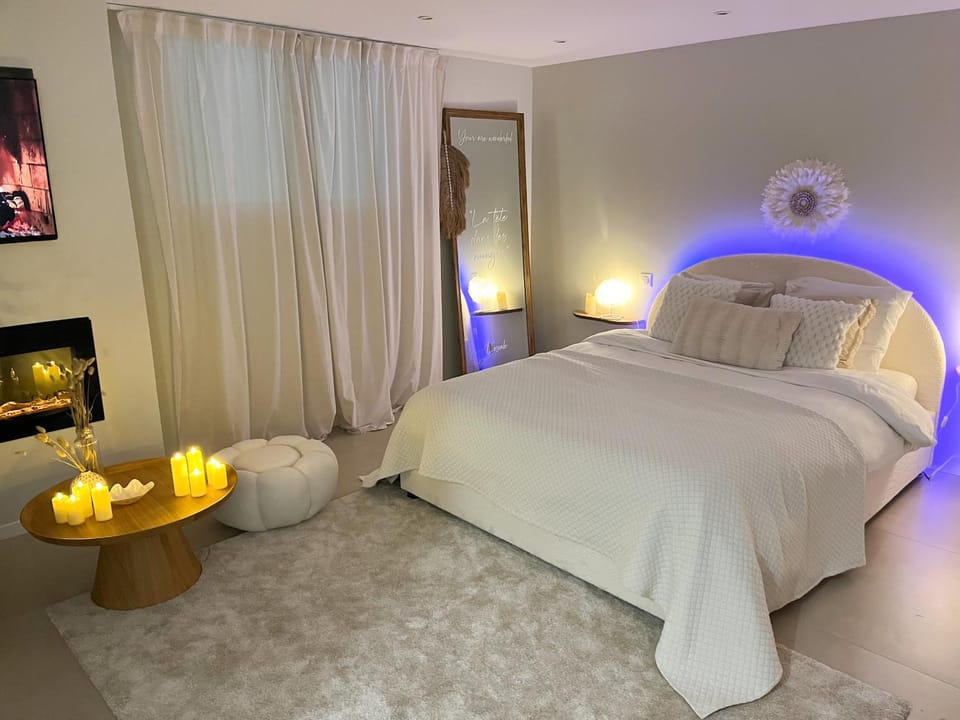 Romantique Room avec bain Apartment in Antibes