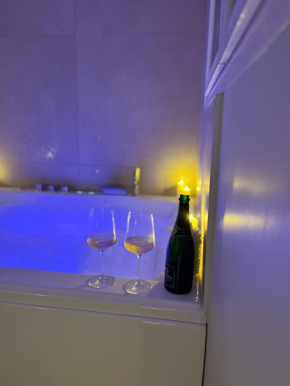 Romantique Room avec bain Apartment in Antibes