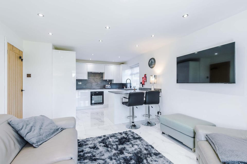 TV and multimedia, Kitchen or kitchenette, Living room, Dining area