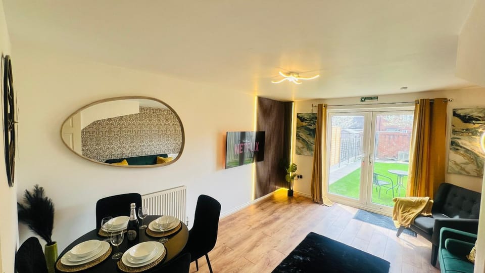 TV and multimedia, Living room, Seating area