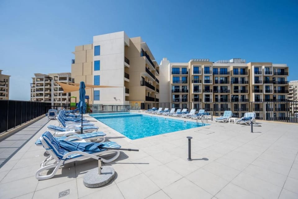 Swimming pool, sunbed