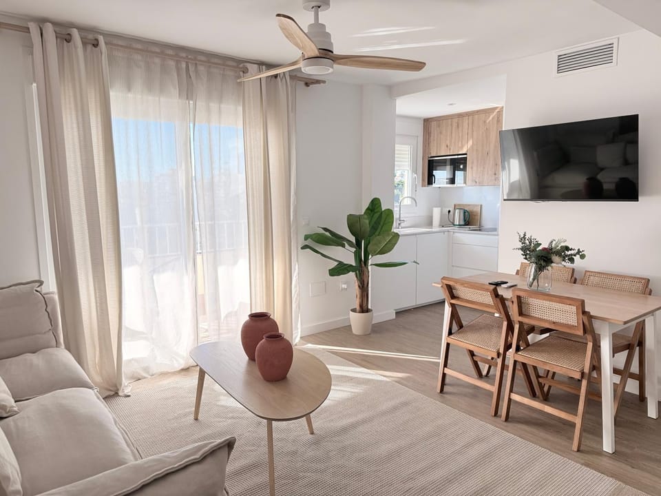 NEW Carihuela Park Luxury close to beach Apartment in Torremolinos