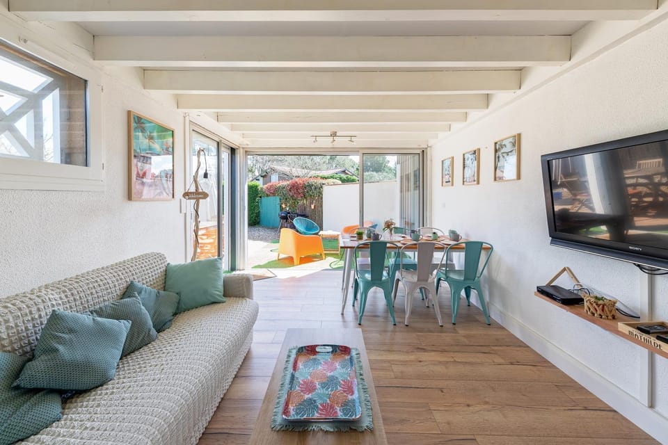 TV and multimedia, Living room, Dining area