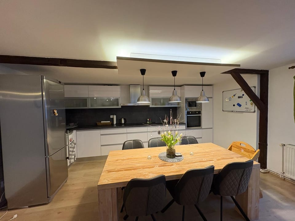 Kitchen or kitchenette, Dining area, oven, stove