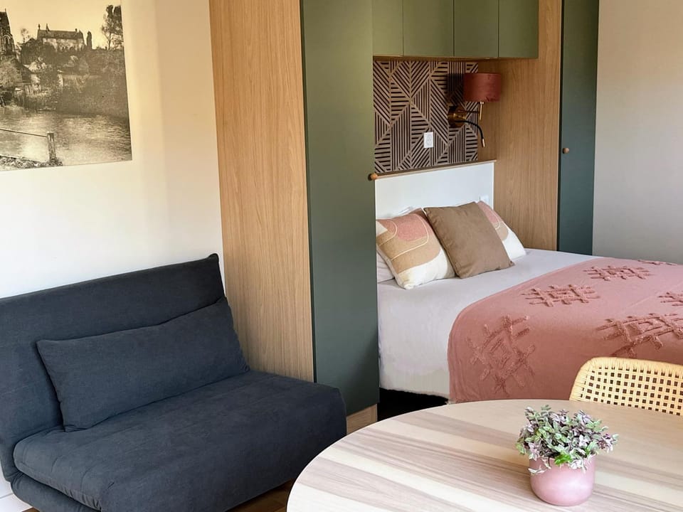 Bed, Living room, Bedroom