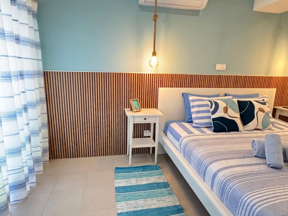 Bed, Photo of the whole room, Bedroom, air conditioner