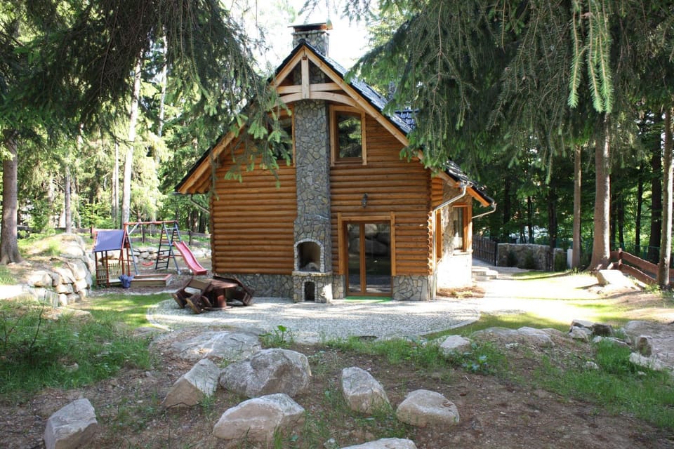Domek Letniskowy Leśna Chata House in Lower Silesian Voivodeship