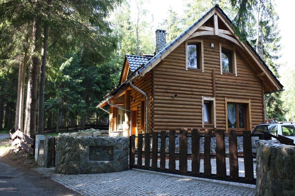 Domek Letniskowy Leśna Chata House in Lower Silesian Voivodeship