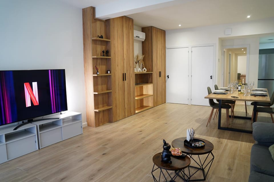 Communal lounge/ TV room, TV and multimedia, Kitchen or kitchenette, Living room, Seating area, Dining area, Evening entertainment