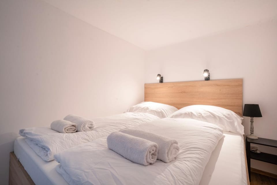 Bed, Photo of the whole room, Bedroom, towels