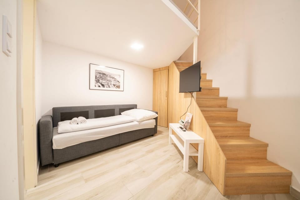 Bed, TV and multimedia, Photo of the whole room