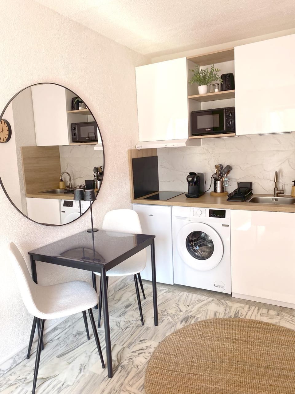 Kitchen or kitchenette