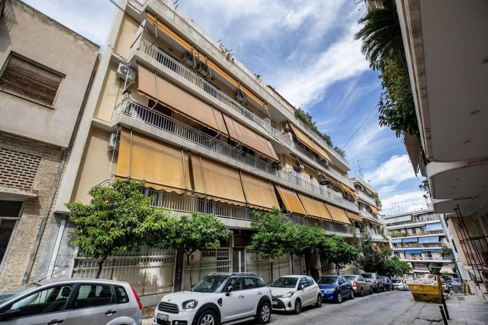 Property building, Day, Neighbourhood, City view, Street view, Location, Parking