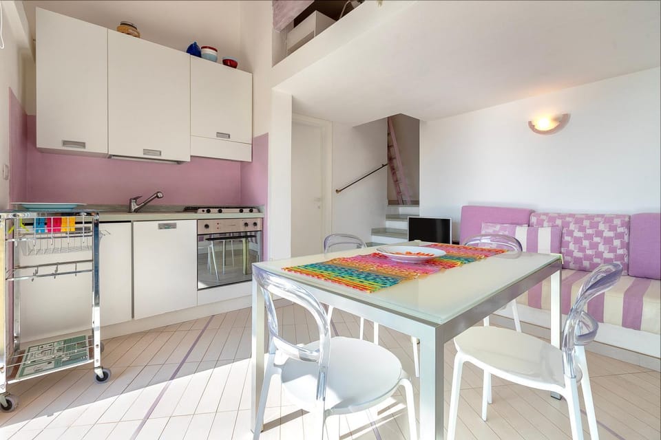 Property building, Kitchen or kitchenette, Living room
