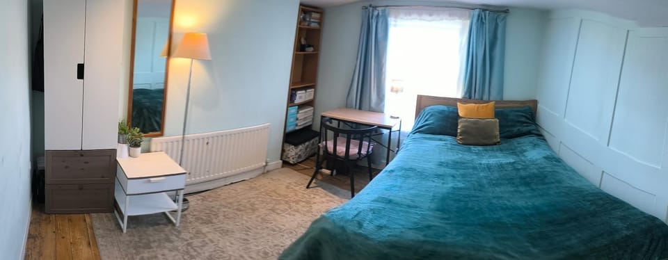 Comfy bedroom in superb convenient location SE5 0TJ Vacation rental in London Borough of Southwark