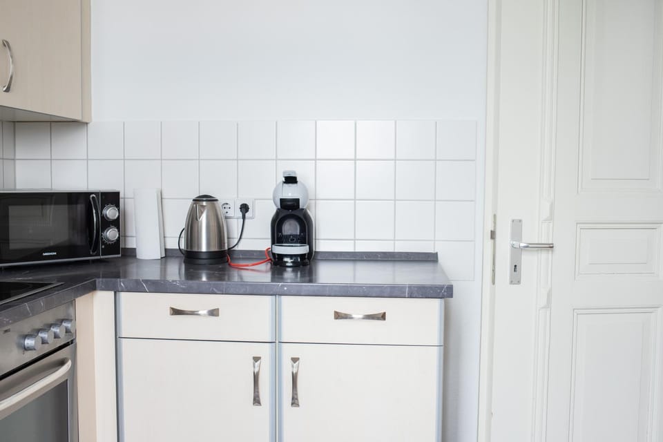 Coffee/tea facilities, minibar, stove