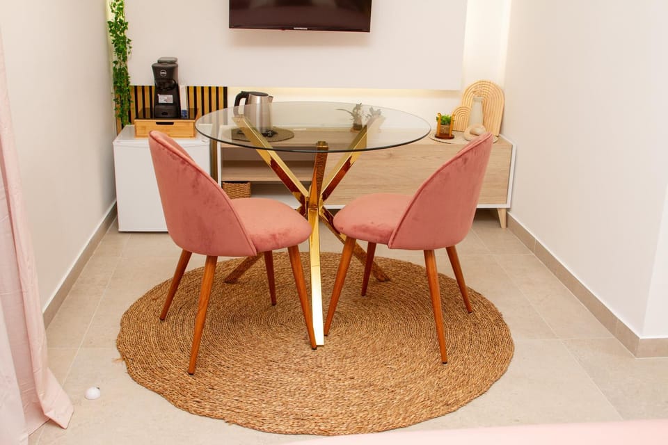 Seating area, Dining area