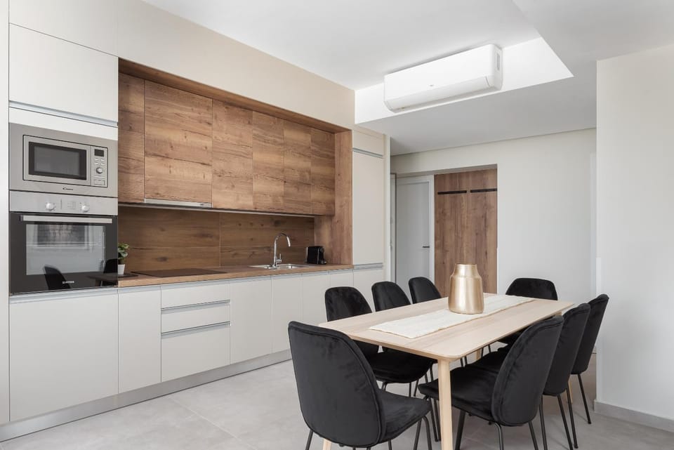 Kitchen or kitchenette, Dining area, stove