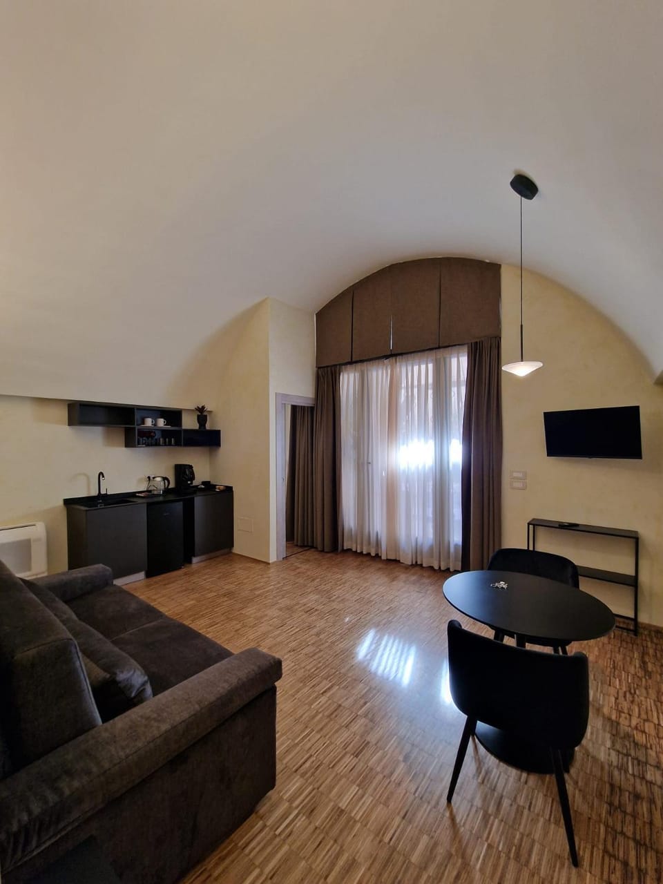 TV and multimedia, Kitchen or kitchenette, Living room, Seating area