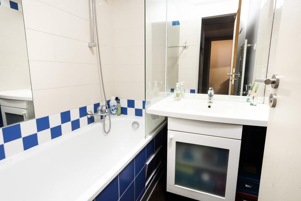 Free Parking Appartement proche Arena La Defense Apartment in Courbevoie