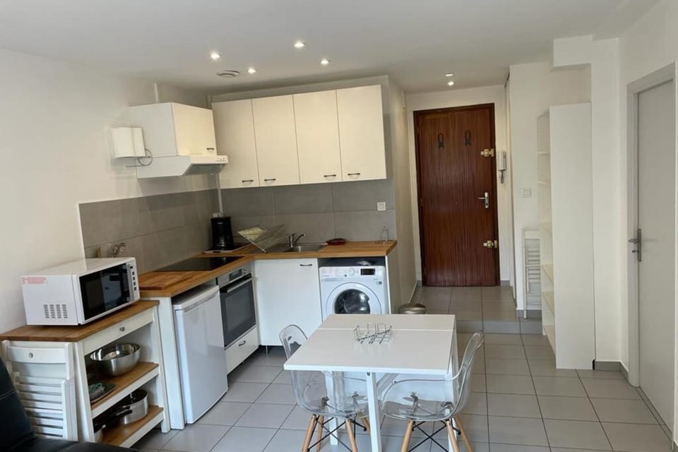 Appartement Lyon 8 proche métro Apartment in Lyon