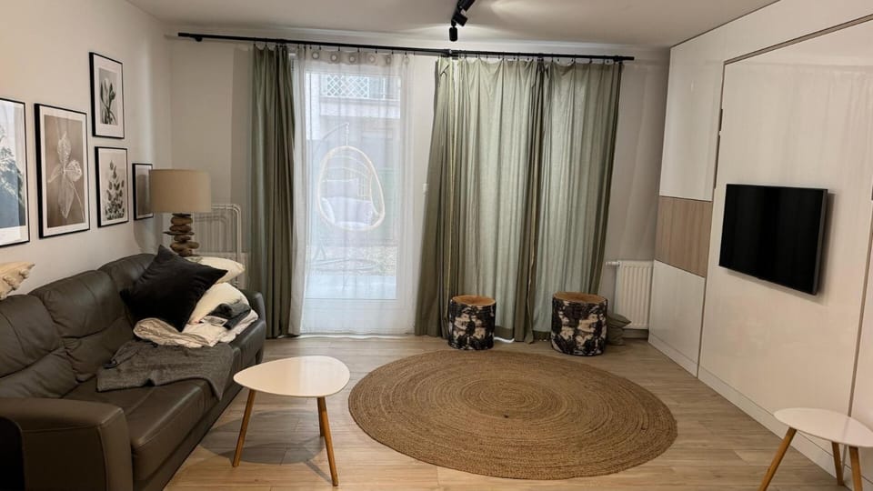 Cubicle 22 Garden & Free Parking Apartment in Krakow