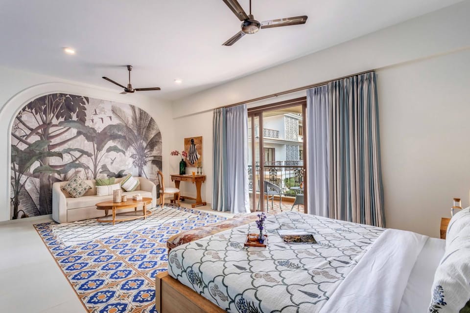 Bed, Photo of the whole room, Seating area, Bedroom