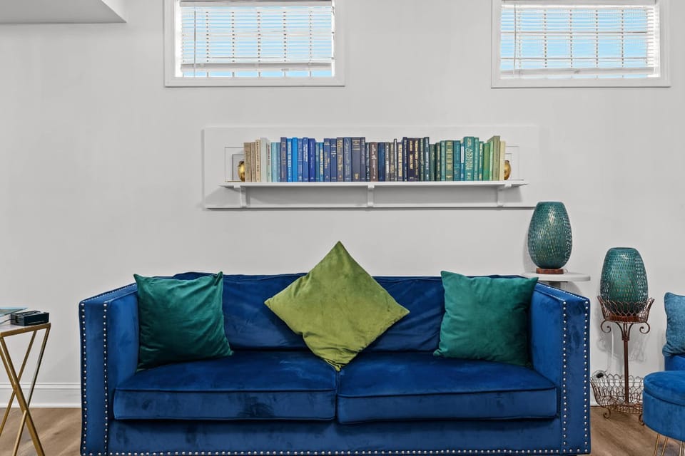 8 Min to Churchill Downs Perfect for Groups Apartment in Louisville