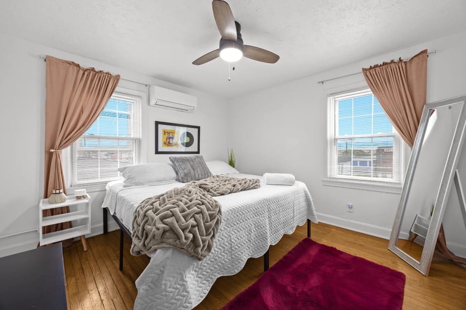 8 Min to Churchill Downs Perfect for Groups Apartment in Jefferson County