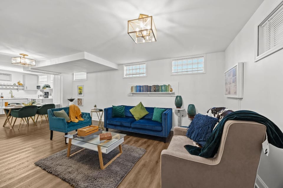 8 Min to Churchill Downs Perfect for Groups Apartment in Louisville