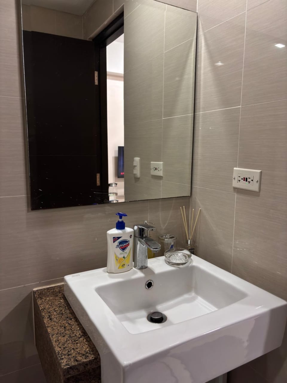 101 Newport West wing condominium Apartment hotel in Pasay