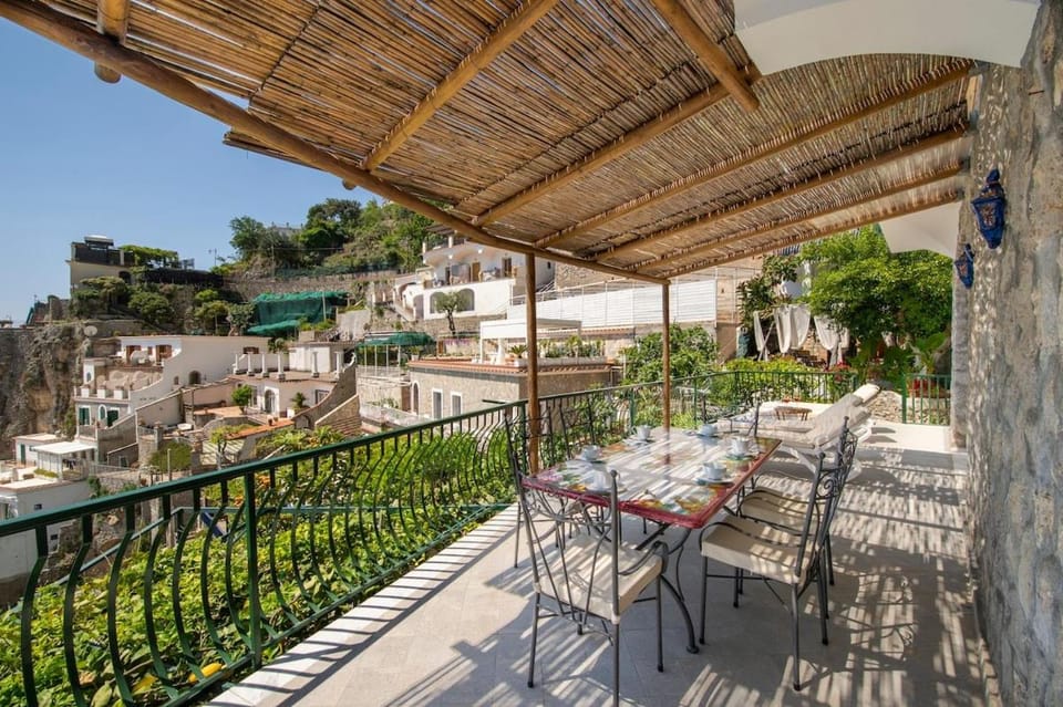 Villa overlooking the sea House in Praiano