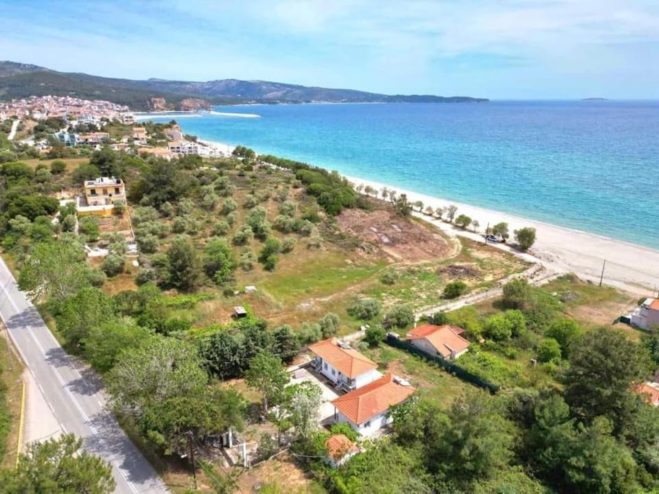 Nearby landmark, Neighbourhood, Natural landscape, Bird's eye view, Garden, Beach, City view, Mountain view, Sea view, Parking