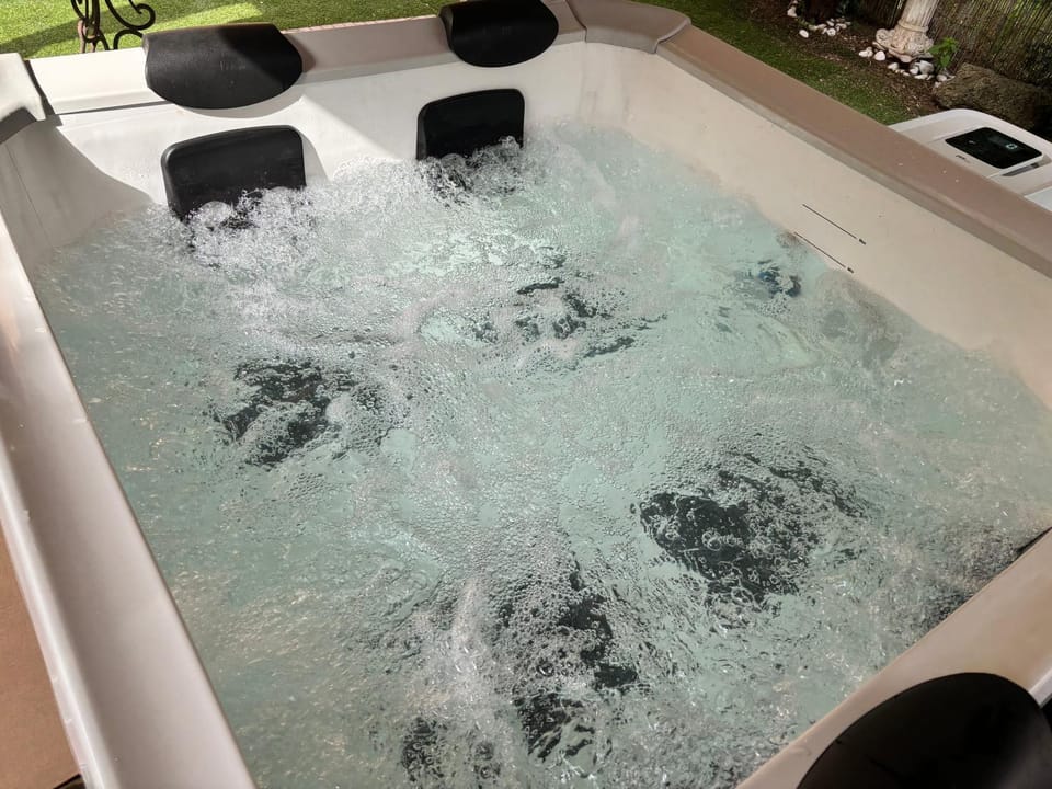 Hot Tub, Hot Tub
