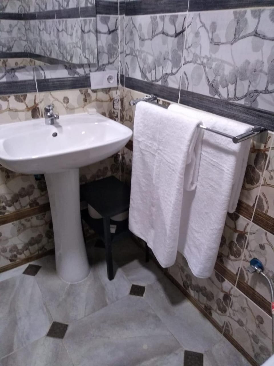 Bathroom, towels